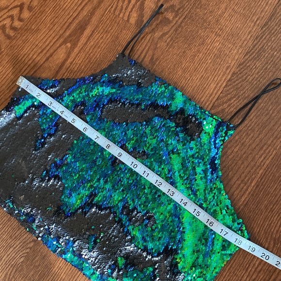 Forever 21 woman’s Flippable blue green sequin crop tank top spaghetti straps - Picture 10 of 13